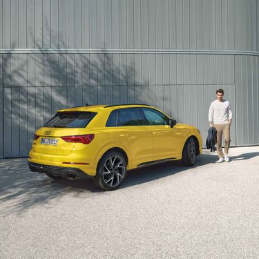 Side rear view Audi RS Q3